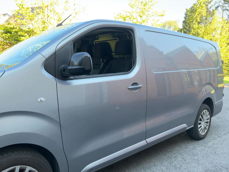 Opel Vivaro 2.0 Diesel Edition L L3 — zdjęcie 2
