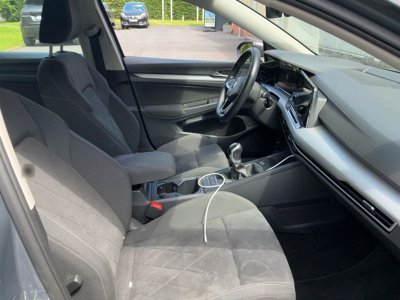 Volkswagen Golf VIII 1.0 TSI Life — zdjęcie 11