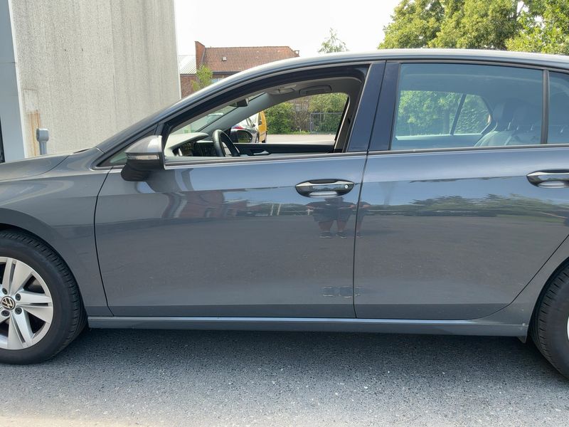 Volkswagen Golf VIII 1.0 TSI Life — zdjęcie 4