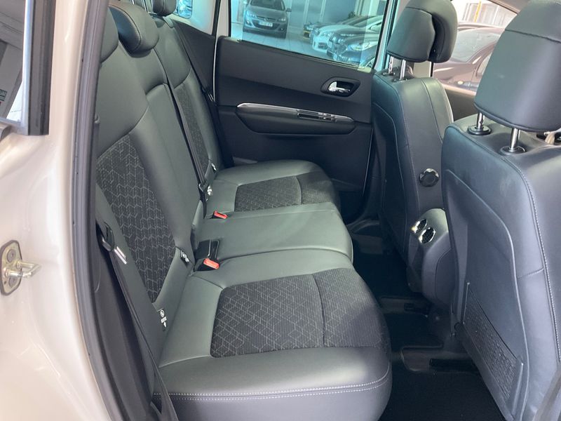 Peugeot 3008 2.0 Blue-HDi Allure — zdjęcie 14