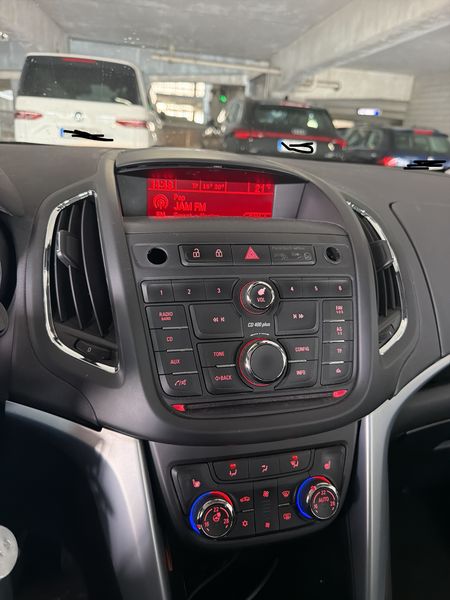 Opel Zafira Tourer 1.4 Turbo Edition — zdjęcie 13