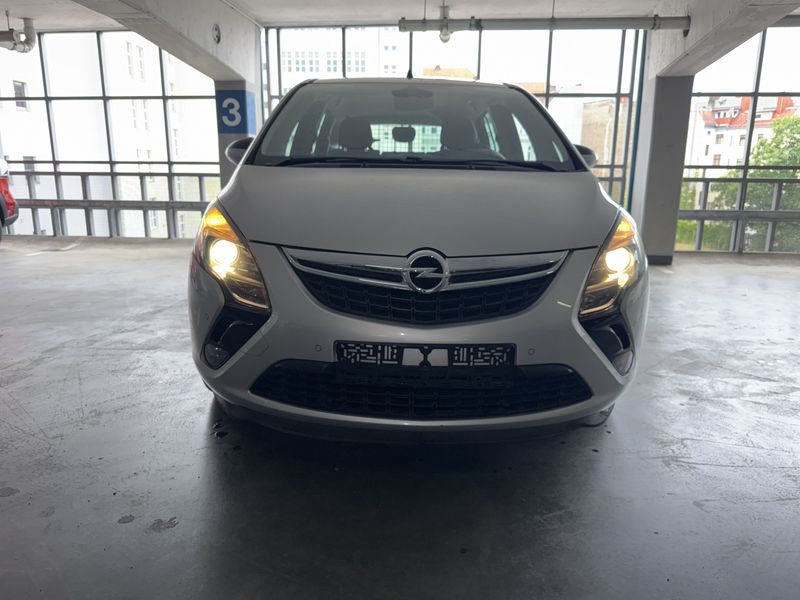 Opel Zafira Tourer 1.4 Turbo Edition — zdjęcie 7