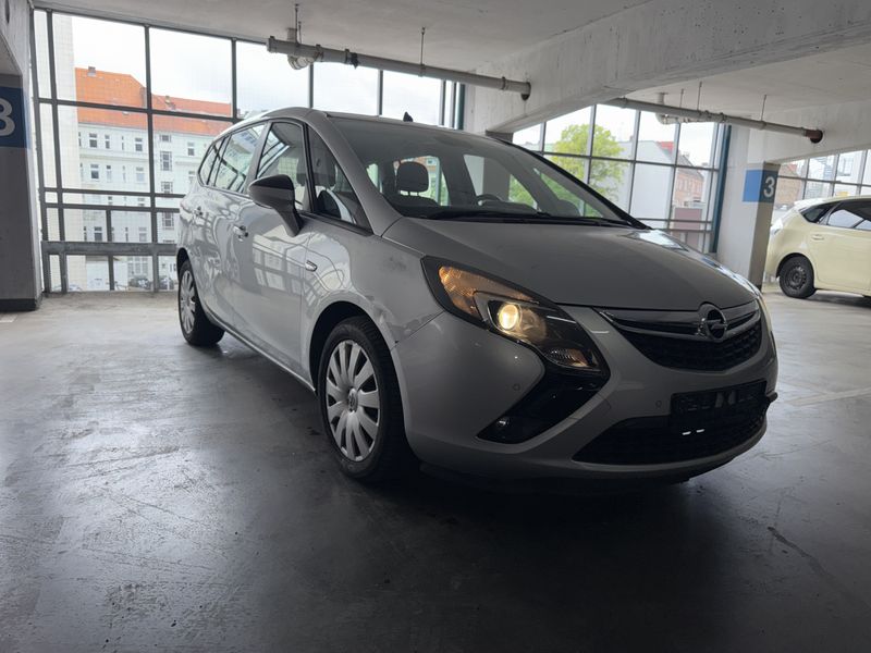 Opel Zafira Tourer 1.4 Turbo Edition — zdjęcie 6