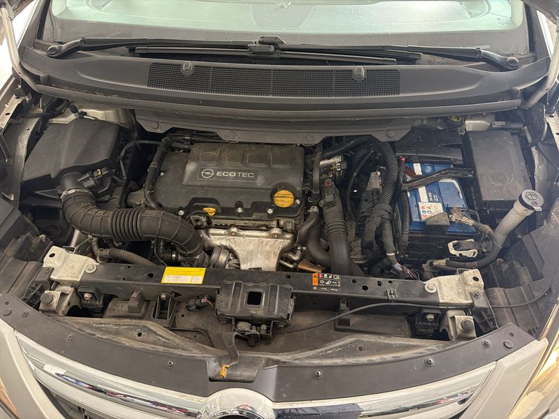 Opel Zafira Tourer 1.4 Turbo Edition — zdjęcie 8