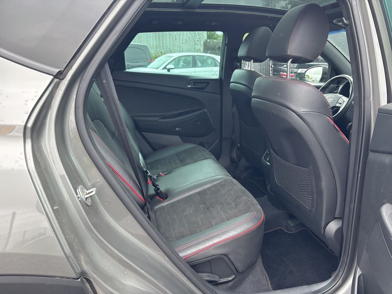 Hyundai Tucson 1.6 CRDi Premium 2WD — zdjęcie 14