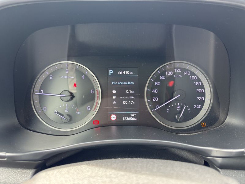 Hyundai Tucson 1.6 CRDi Premium 2WD — zdjęcie 12