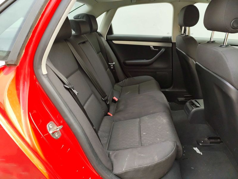 Audi A4 2.0 TDI — zdjęcie 13