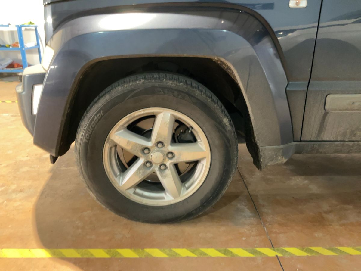 Jeep Cherokee 2009 — photo 4