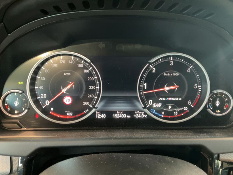 BMW X5 M50d — zdjęcie 13
