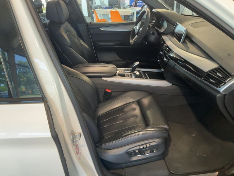 BMW X5 M50d — zdjęcie 11