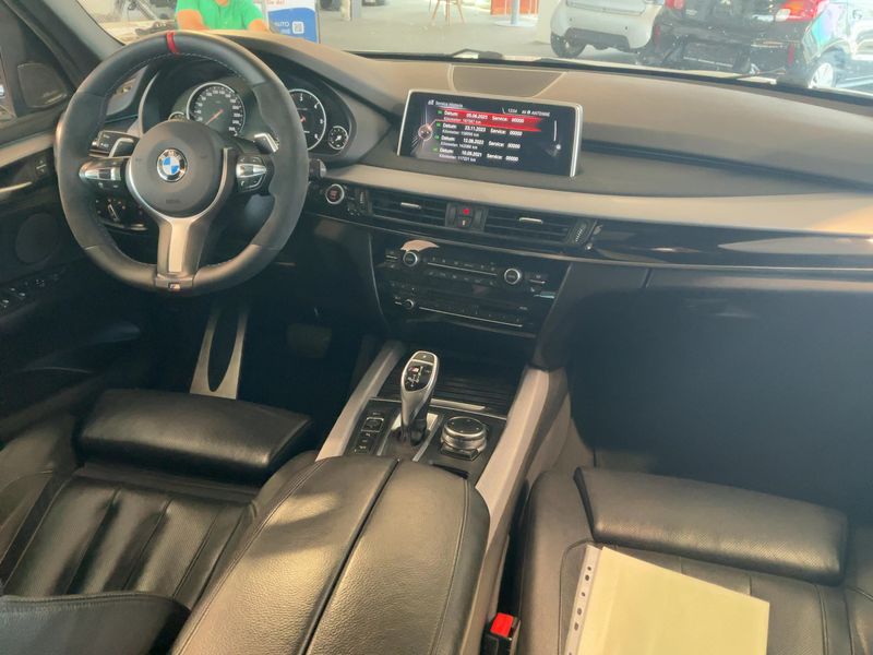 BMW X5 M50d — zdjęcie 12
