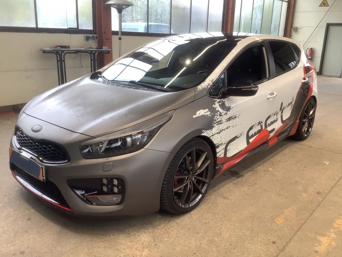 Kia cee'd 2015 — photo 1