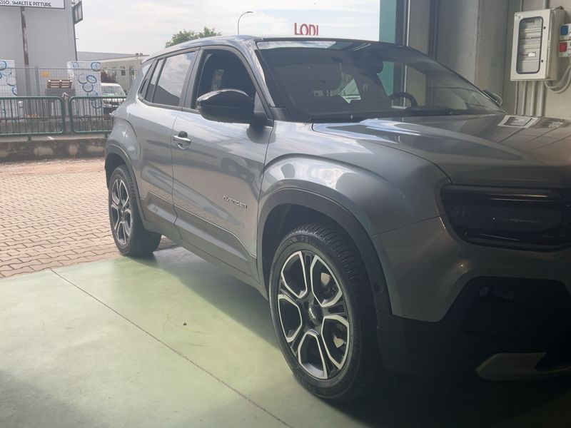 Jeep Avenger electric drive 115 kW Summit Electric — zdjęcie 8