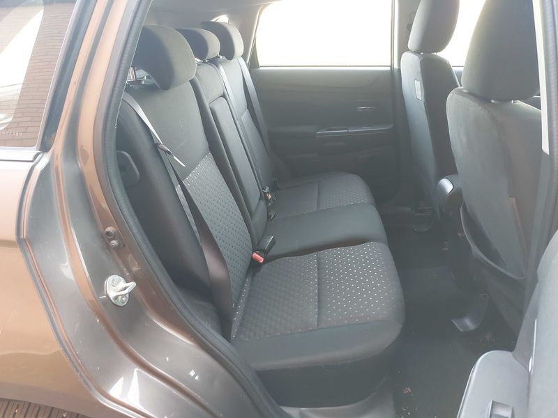 Mitsubishi ASX 1.8 DI-D Invite 2WD — zdjęcie 13