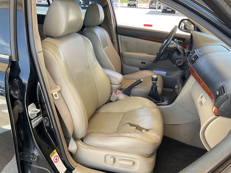 Toyota Avensis 2.2 D-4D Executive — zdjęcie 3