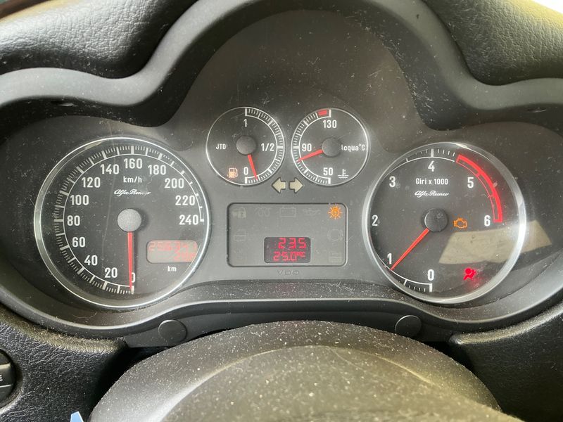 Alfa Romeo Alfa 147 1.9 JTD Impression — zdjęcie 4