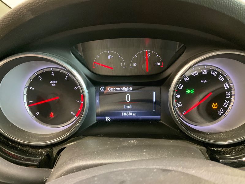 Opel Astra 1.4 SIDI Turbo Dynamic — zdjęcie 13