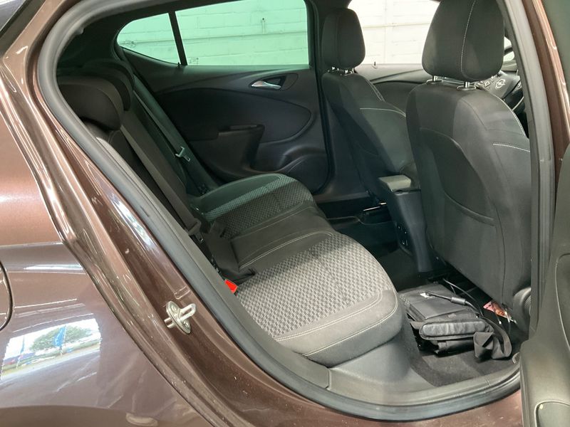 Opel Astra 1.4 SIDI Turbo Dynamic — zdjęcie 14