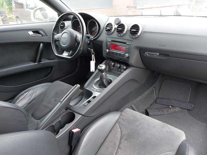 Audi TT 2.0 TFSI Roadster — zdjęcie 11