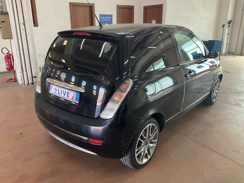 Lancia Ypsilon 1.4 Sport MomoDesign — zdjęcie 2