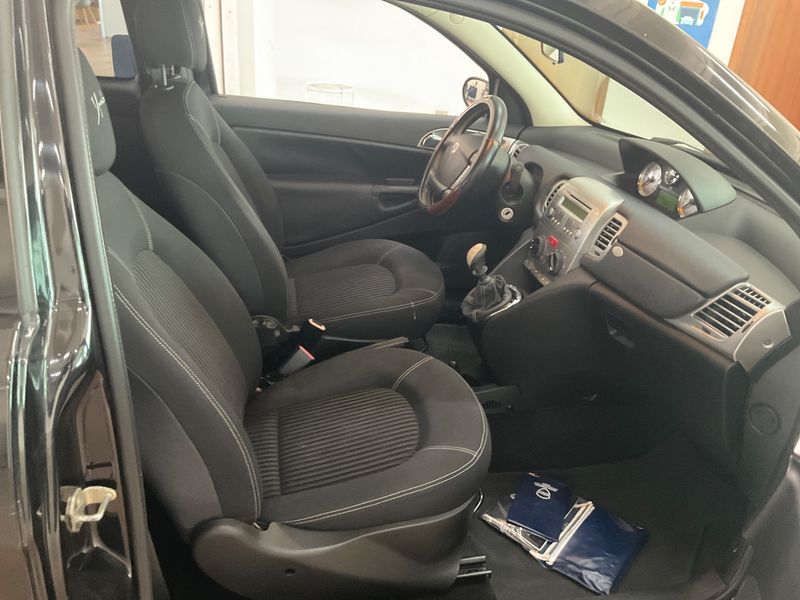 Lancia Ypsilon 1.4 Sport MomoDesign — zdjęcie 3