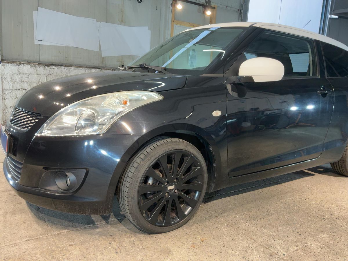Suzuki Swift 1.2 BlackWhite