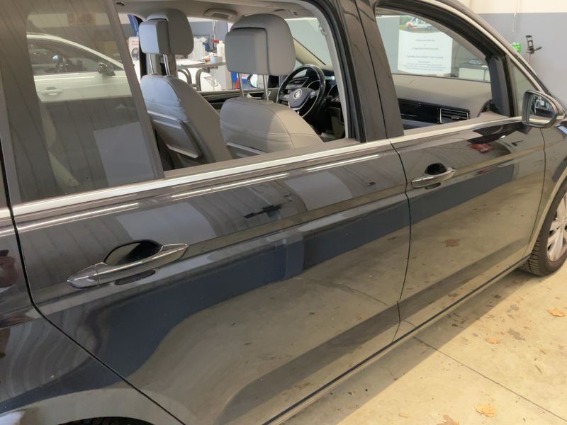 Volkswagen Touran 2.0 TDI Highline BlueMotion Tech — zdjęcie 7