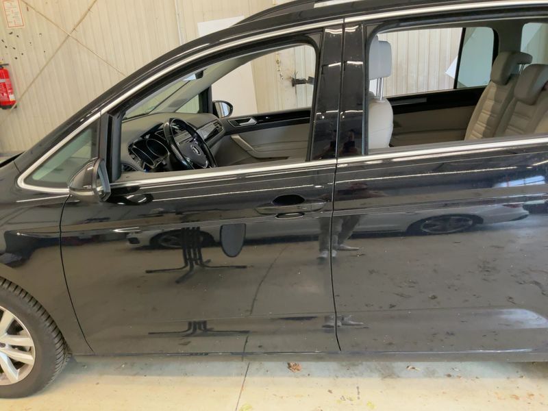 Volkswagen Touran 2.0 TDI Highline BlueMotion Tech — zdjęcie 4