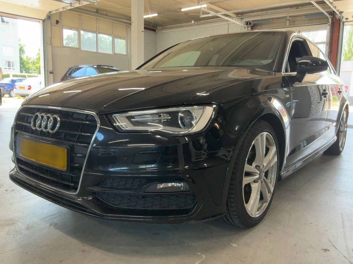 Audi A3 2014 — photo 1