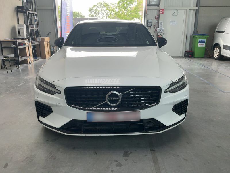 Volvo S60 2.0 T8 Plug-in Hybrid R Design AWD — zdjęcie 9