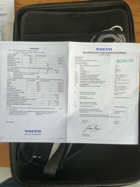 Volvo S60 2.0 T8 Plug-in Hybrid R Design AWD — zdjęcie 16