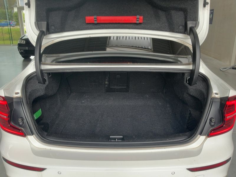 Volvo S60 2.0 T8 Plug-in Hybrid R Design AWD — zdjęcie 10