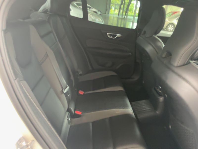 Volvo S60 2.0 T8 Plug-in Hybrid R Design AWD — zdjęcie 14