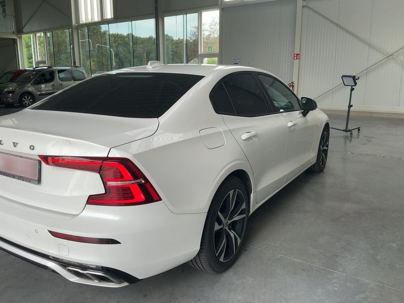 Volvo S60 2.0 T8 Plug-in Hybrid R Design AWD — zdjęcie 6