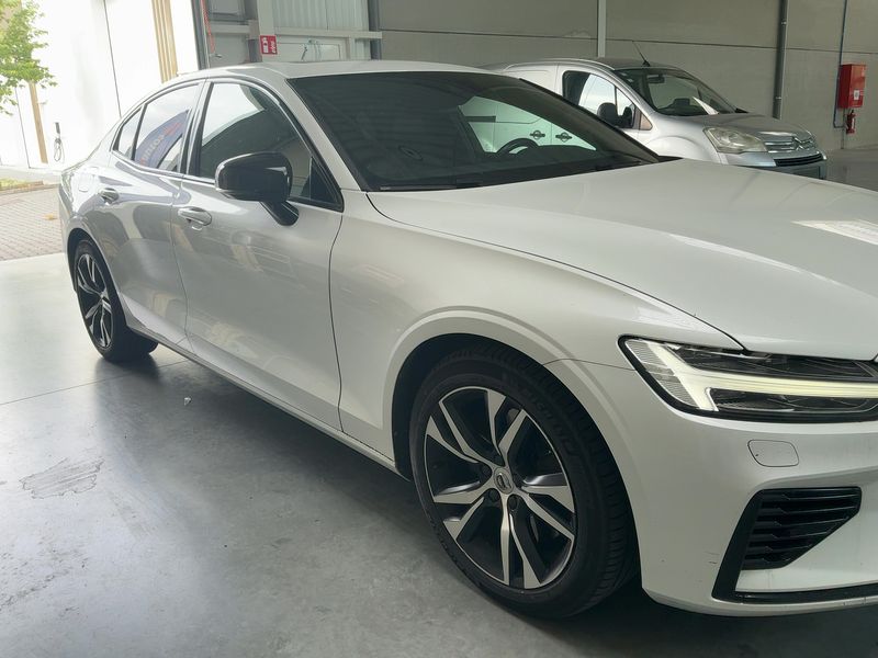 Volvo S60 2.0 T8 Plug-in Hybrid R Design AWD — zdjęcie 8