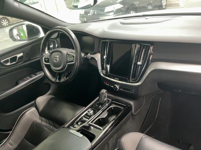 Volvo S60 2.0 T8 Plug-in Hybrid R Design AWD — zdjęcie 12