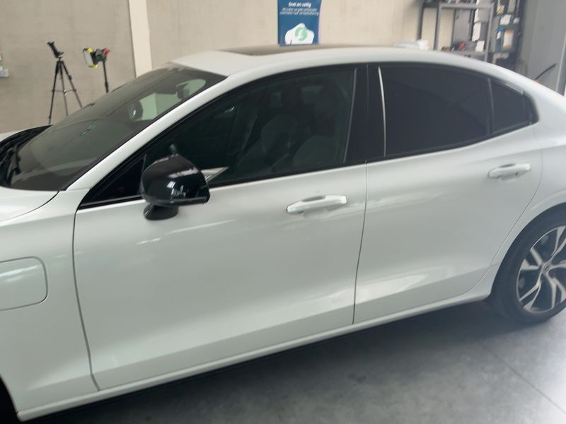 Volvo S60 2.0 T8 Plug-in Hybrid R Design AWD — zdjęcie 4