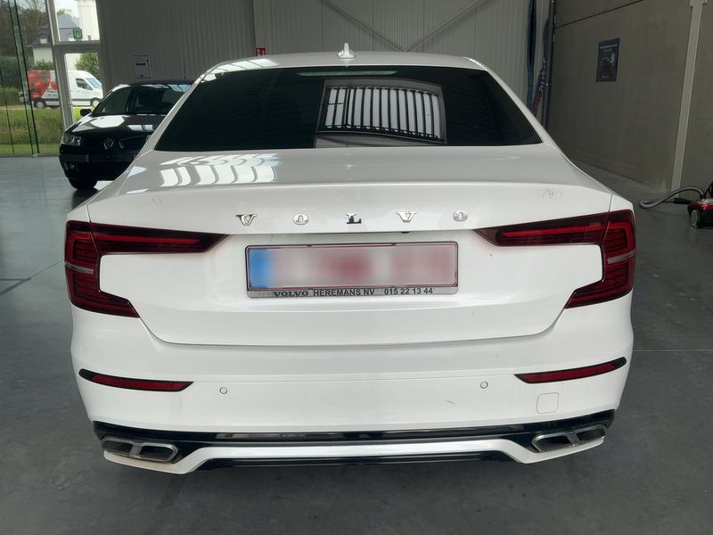 Volvo S60 2.0 T8 Plug-in Hybrid R Design AWD — zdjęcie 5