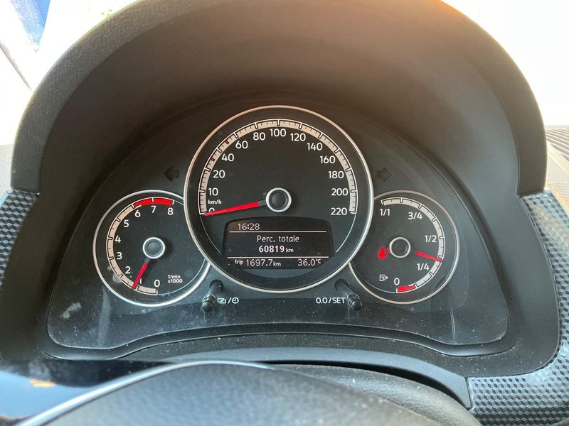 Volkswagen up! 1.0 Black Style — zdjęcie 13