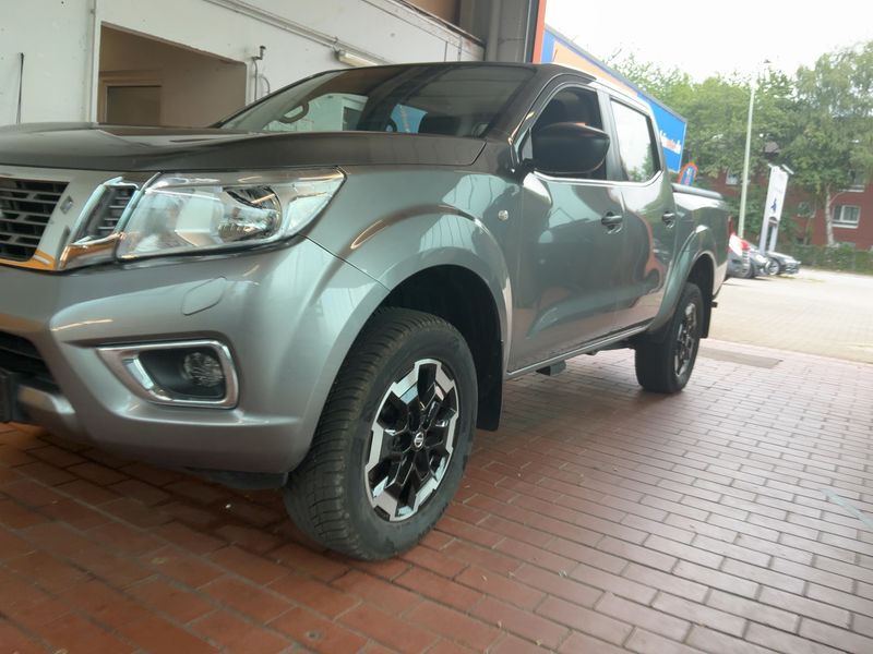 Nissan NP300 Pick-up 2.3 dCi Acenta Double Cab 4x4 — zdjęcie 2