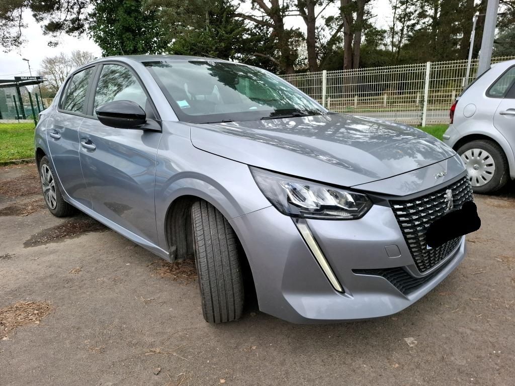 Peugeot 208 2023 — photo 1