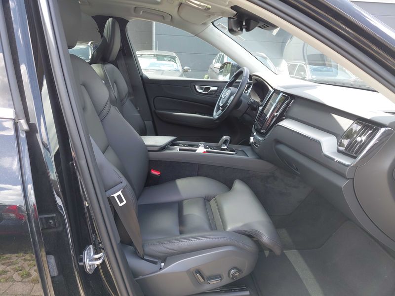 Volvo XC60 2.0 T6 Twin Engine Recharge Plug-in Hybrid Inscription Expression AWD — zdjęcie 10