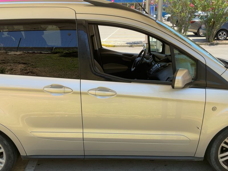 Ford Tourneo 1.5 TDCi Titanium — zdjęcie 7