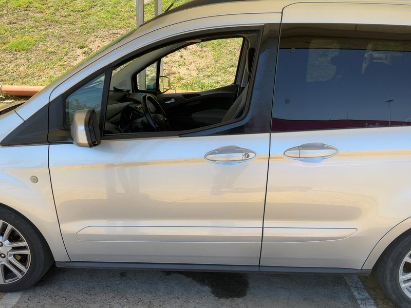 Ford Tourneo 1.5 TDCi Titanium — zdjęcie 4