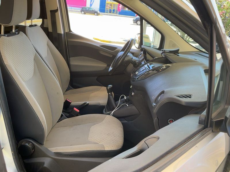 Ford Tourneo 1.5 TDCi Titanium — zdjęcie 11