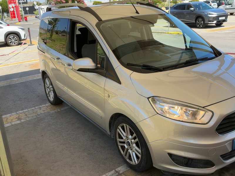 Ford Tourneo 1.5 TDCi Titanium — zdjęcie 8