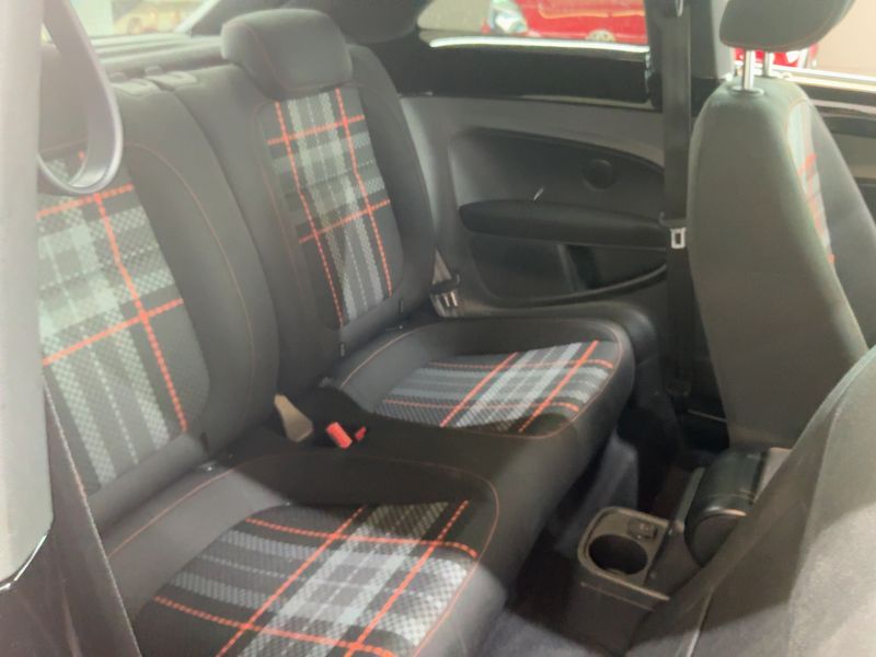 Volkswagen Beetle 2.0 TDI Club BlueMotion Tech 2015 – снимка 20