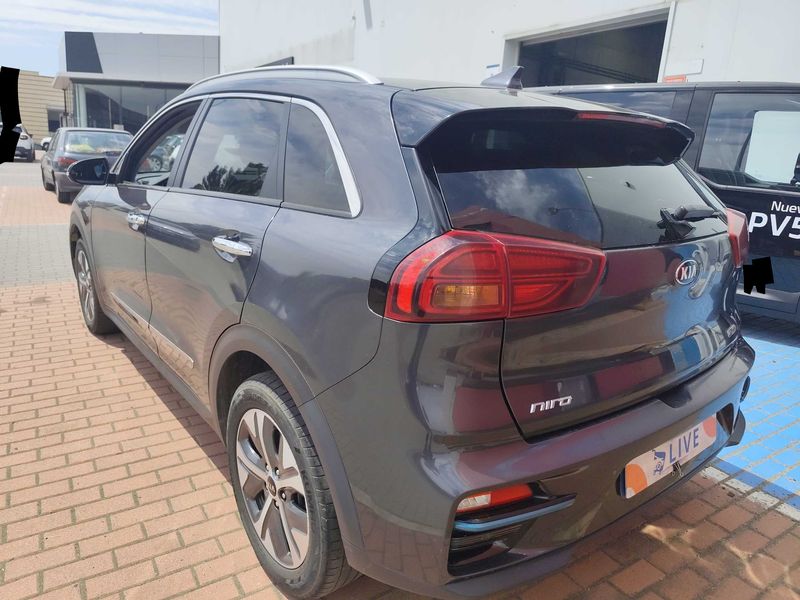 Kia Niro electric drive 150 kW e-Niro Emotion — zdjęcie 3