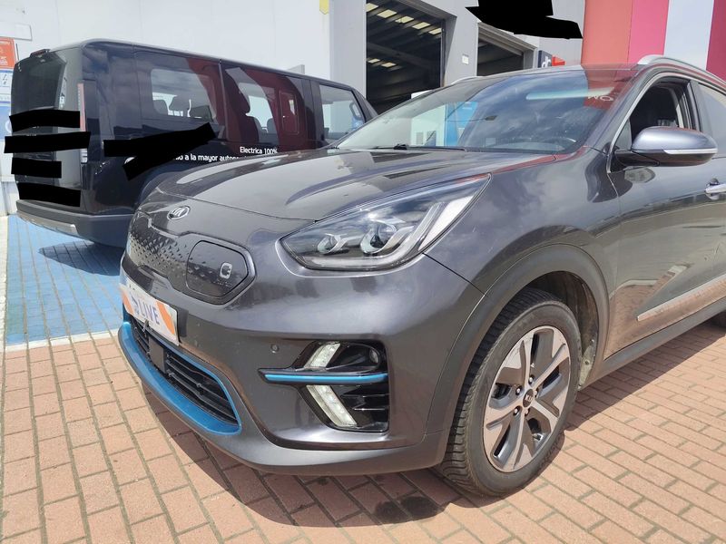 Kia Niro electric drive 150 kW e-Niro Emotion — zdjęcie 2
