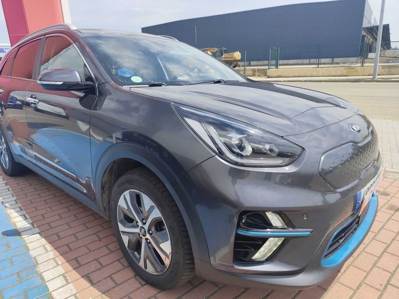 Kia Niro electric drive 150 kW e-Niro Emotion — zdjęcie 6